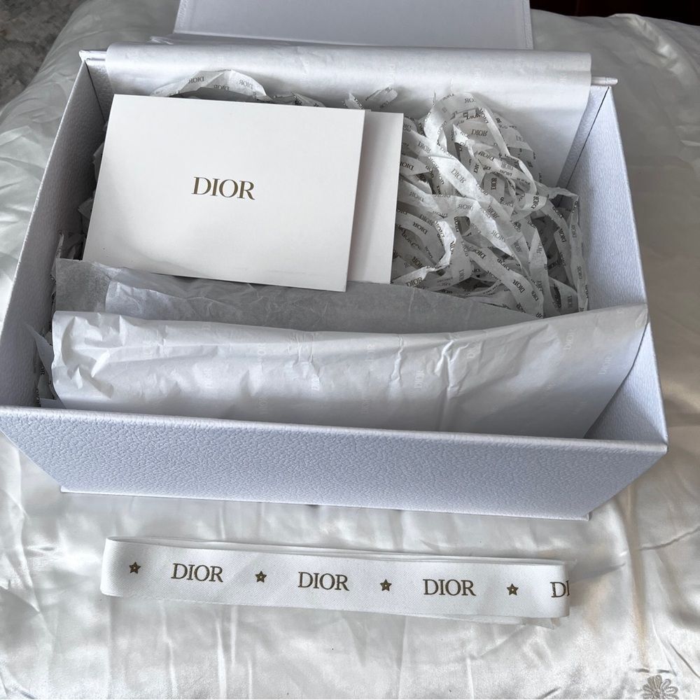 Dior Gift Box - Large - Picture 6 of 6